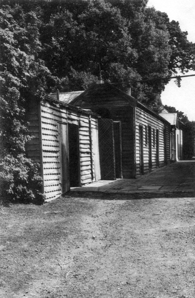 Billilla-Brighton-outbuildings
