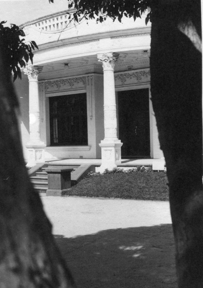 Billilla-Brighton-front entrance