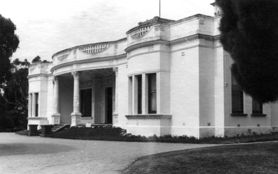 Billilla-Brighton-front of house