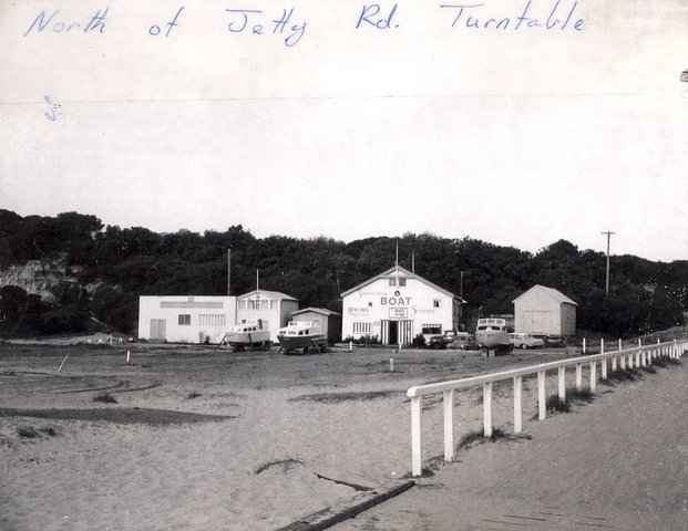[Foreshore, north of Jetty Road turntable]