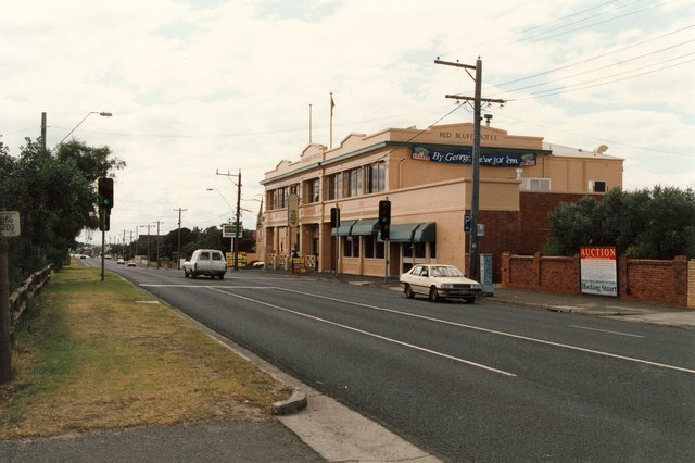 Red Bluff Hotel, Beach Road, Sandringham