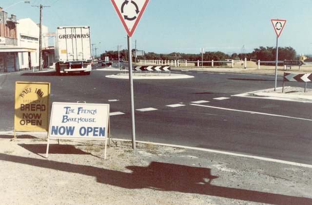 Beach Road junction with Balcombe Road, Black Rock