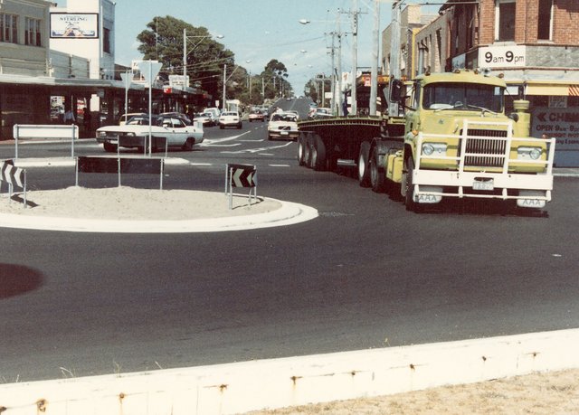 Beach Road roundabout at Balcombe Road, Black Rock