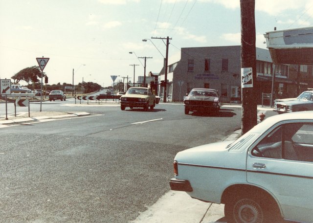 Intersection at Balcombe and Beach Roads with clock tower, Black Rock