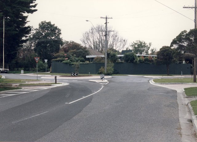 Tramway Parade and Ray Street roundabout, Beaumaris
