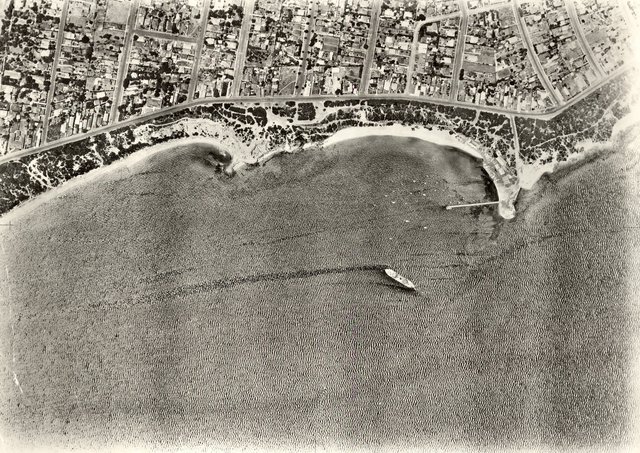 Half Moon Bay - H.M.V.S. Cerberus - Red Bluff, Black Rock