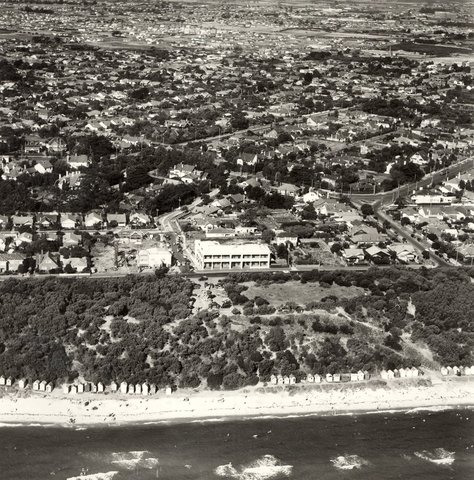 Red Bluff Hotel - bathing boxes - Sandringham