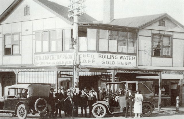 Cecil Cafe, Beach Road, Hampton