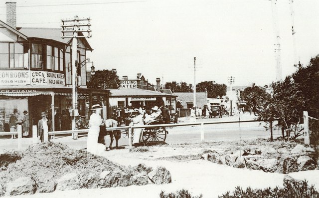 Cecil Cafe, Beach Road, Hampton