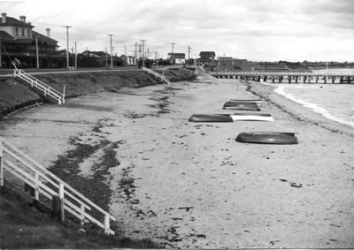 Brighton Beach Baths and foreshore
