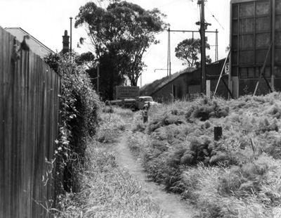 West side Gardenvale railway station leading to Nepean Highway