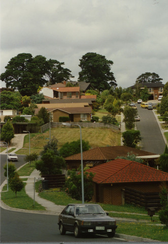 Morey Rise Endeavour Hills looking east