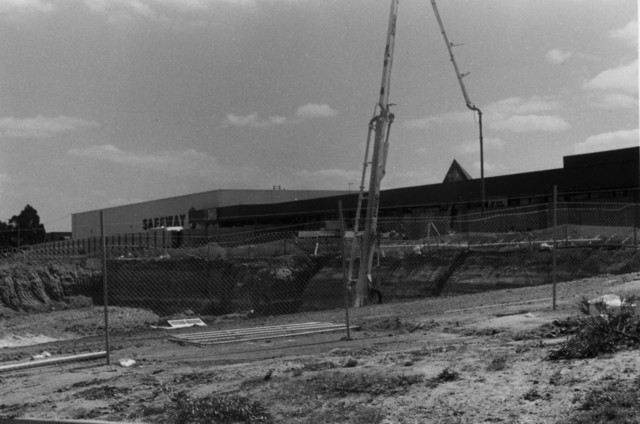 Construction of the Endeavour Hills Shopping Centre