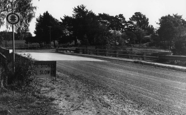 Soldiers Road bridge at Beaconsfield