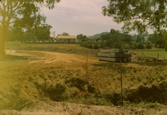 Construction of Soldiers Road bridge at Beaconsfield