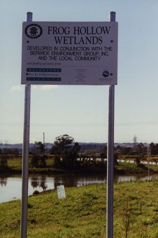 Frog Hollow Reserve, Endeavour Hills