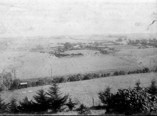 Looking west towards Essendon from halfway down the hill between Bolingbrooks and Pardy St
