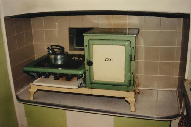Lux gas cooker stove at Joe Laidmans house, 51 Queen St Coburg c1940