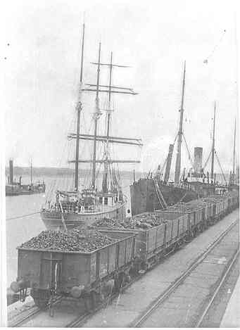 [Trams at Warrnambool breakwater]