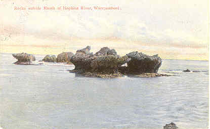 Rocks outside mouth of Hopkins River, Warrnambool