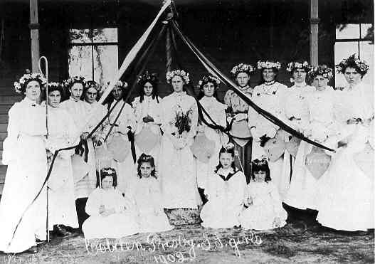 Cobden Presby. S. S. girls, 1902