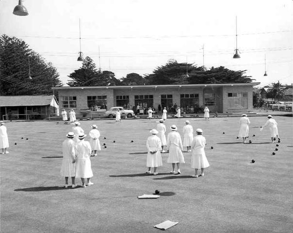 [Lawn bowls]