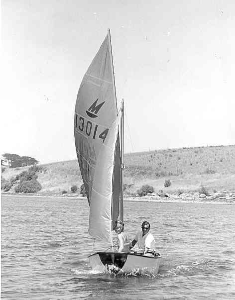 [Yachting on the river]