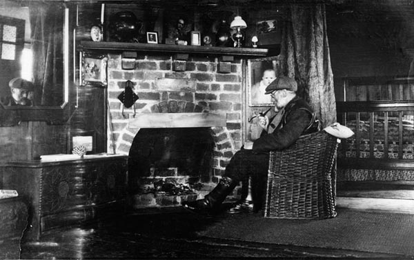 Tom Roberts at home