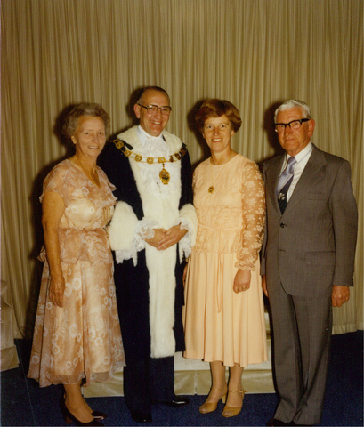 Mayor and Lady Mayoress S.J. Clement standing with two official guests