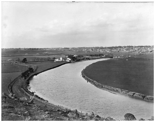Maribyrnong River - looking towards the Anglers Arms