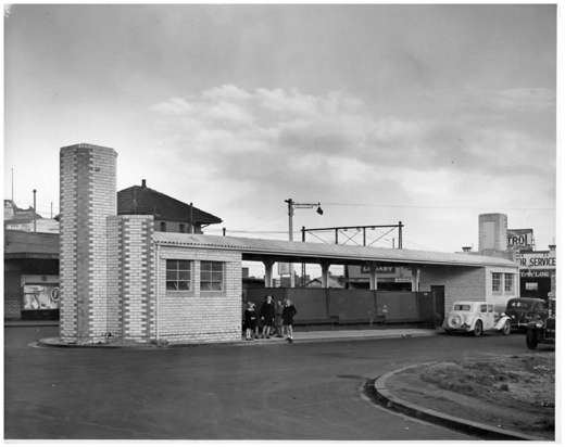 Bus shelter, Birmingham Street, Yarraville