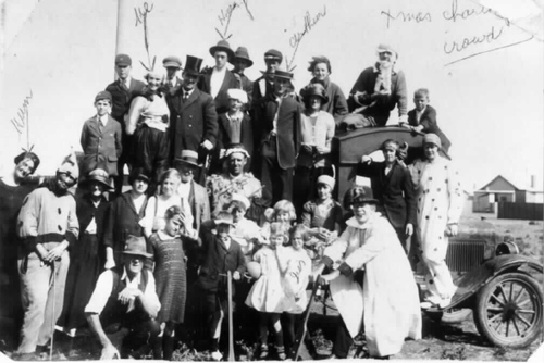 Christmas charity crowd, Empress Avenue, Footscray