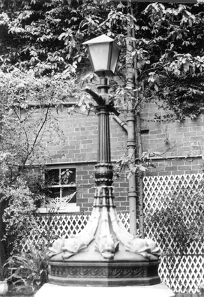 62 Wellington Parade (lamp), East Melbourne