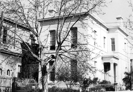 81 (black and white) Wellington Parade South, East Melbourne