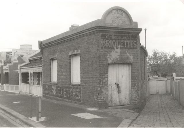 2 Curran Street