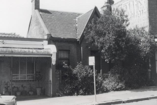 596 Queensberry Street
