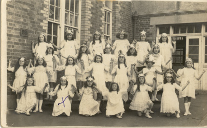 Errol St, 1922,  Dressed Up