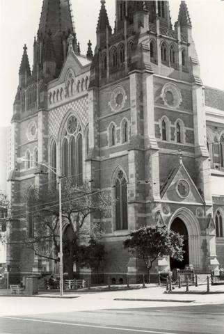 Flinders Street between Swanston Street and Russell Street
