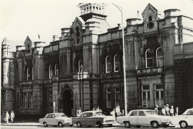 Russell Street between Latrobe Street and Franklin Street