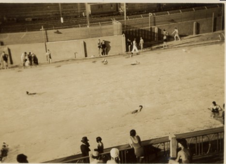 Melbourne Olympic Pool - looking across the main pool