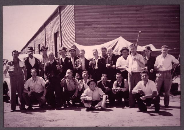 Roy Howe and mates at the wharves