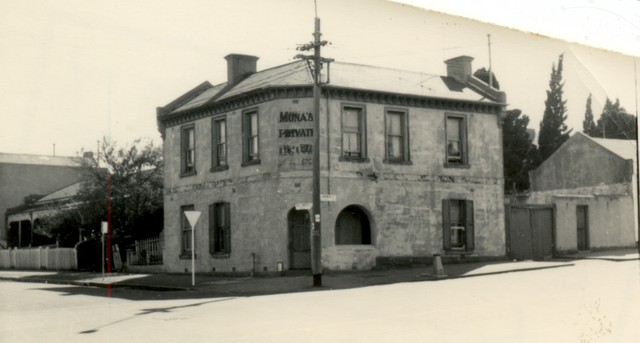 Mona's Private Hotel