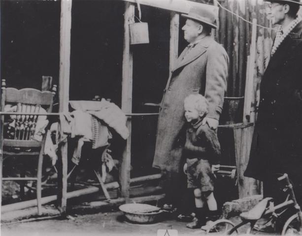 Premier Albert Dunstan views alfresco wash house