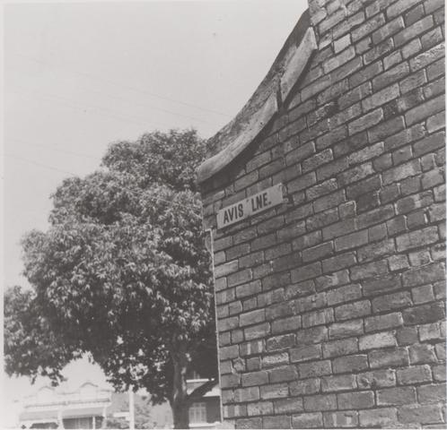 Avis Lane entrance from Chapman Street