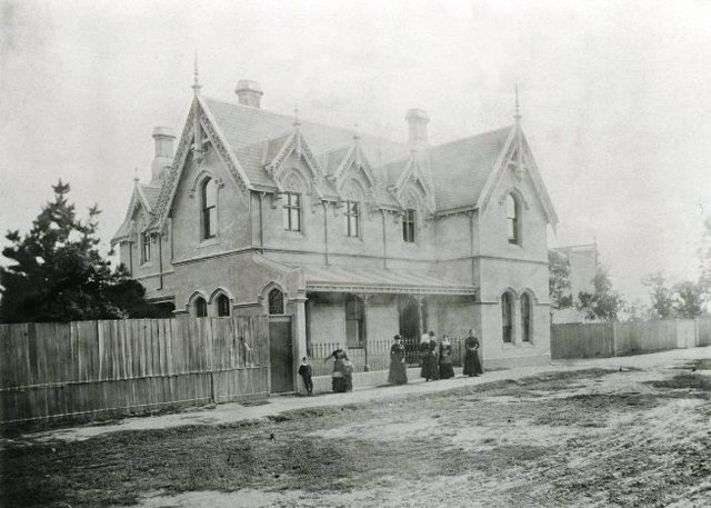 013 past: Ayr Cottage, Parkville