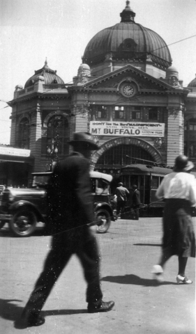 129 past: Flinders Street Station, Melbourne