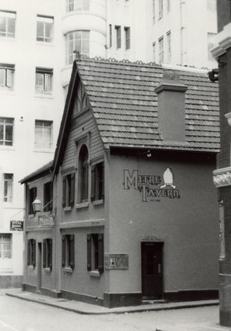 114 past: Mitre Tavern, Mitre Lane, Melbourne