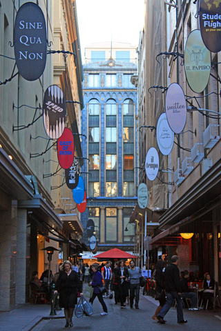 112 present: Degraves Street, Melbourne
