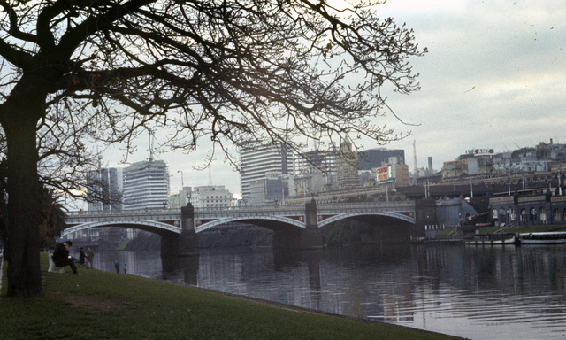 085 past: Flinders Street Bridge, Melbourne