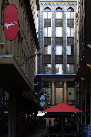 079 present: Degraves Street, Majorca Building